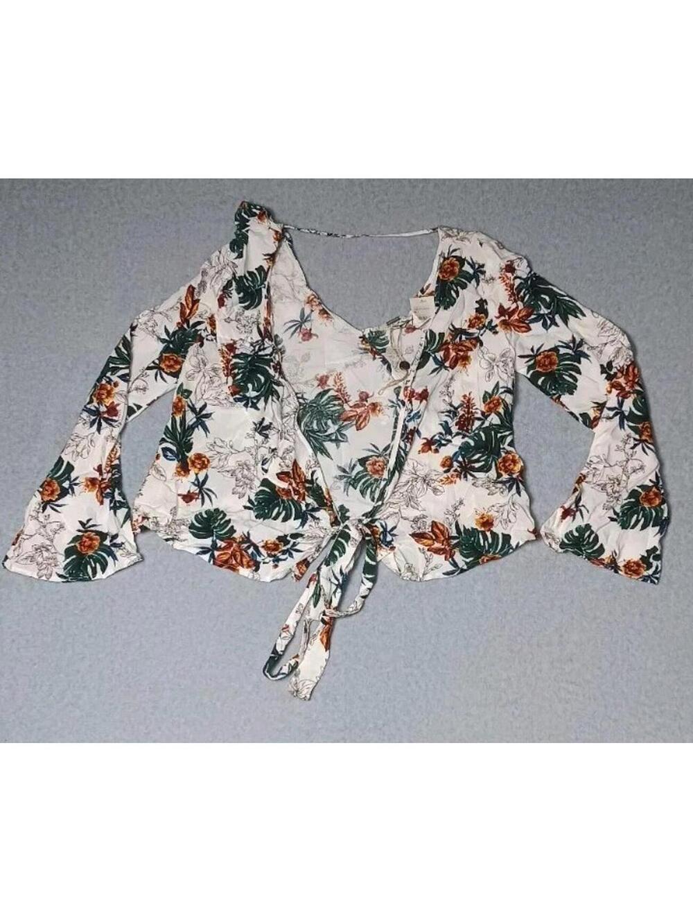 NWT! Gimmick By BKE Flitter Sleeve Wrap Shaw Cover Up Womens Size Small